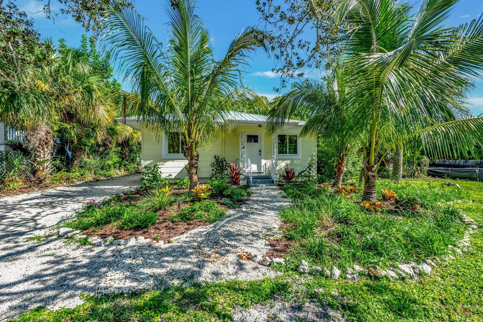 Casa Posada - So Close You Can Hear The Waves Historic Beach Cottage W Beach Gear Anna Maria Exterior foto